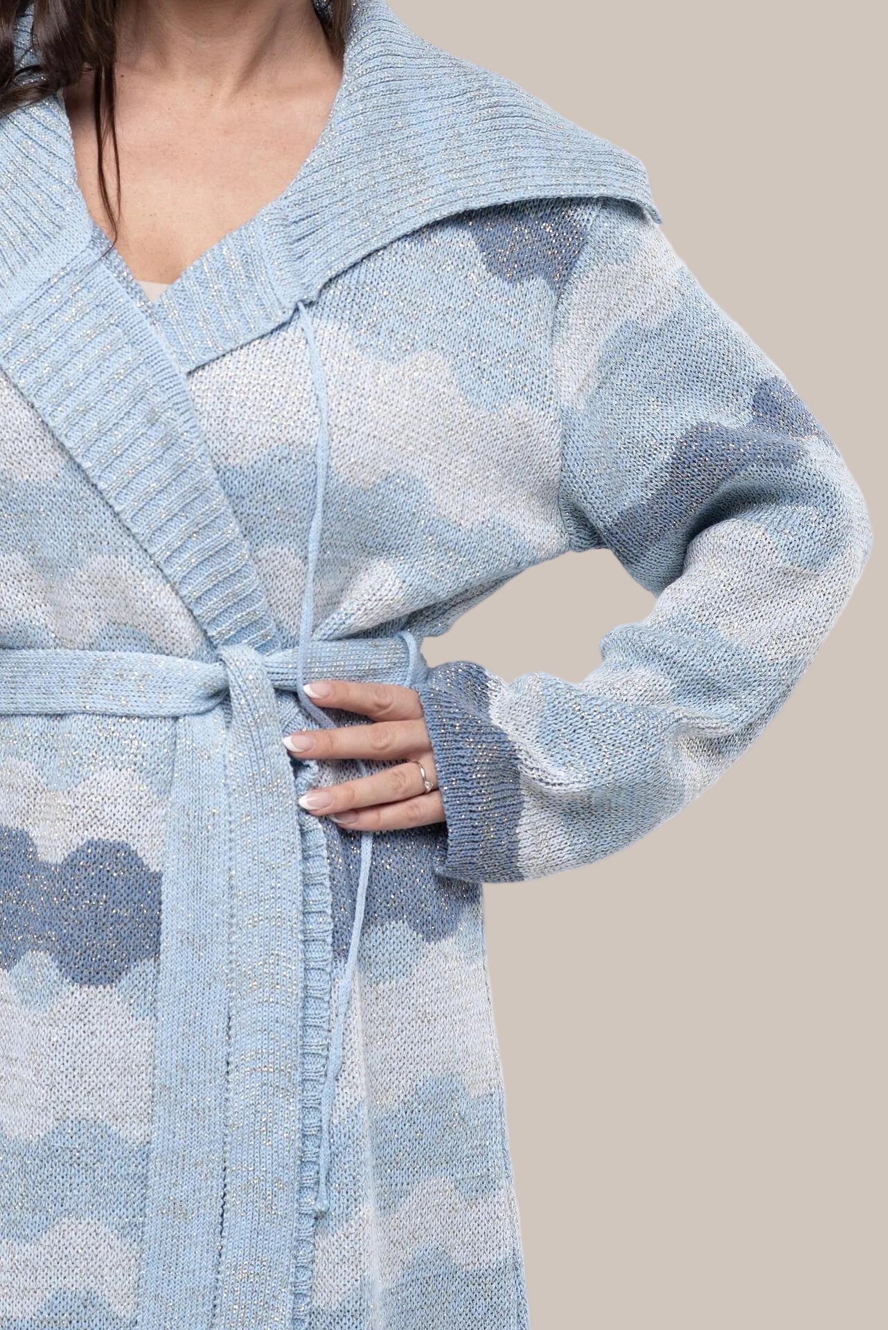 Дълга жилетка в светлосиньо с ламе