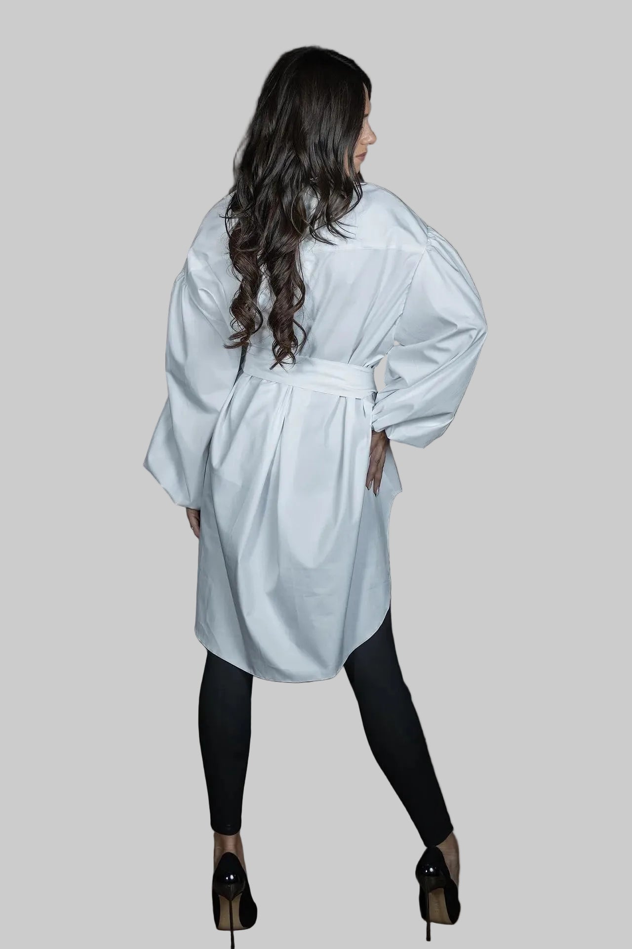 Бяла асиметрична риза