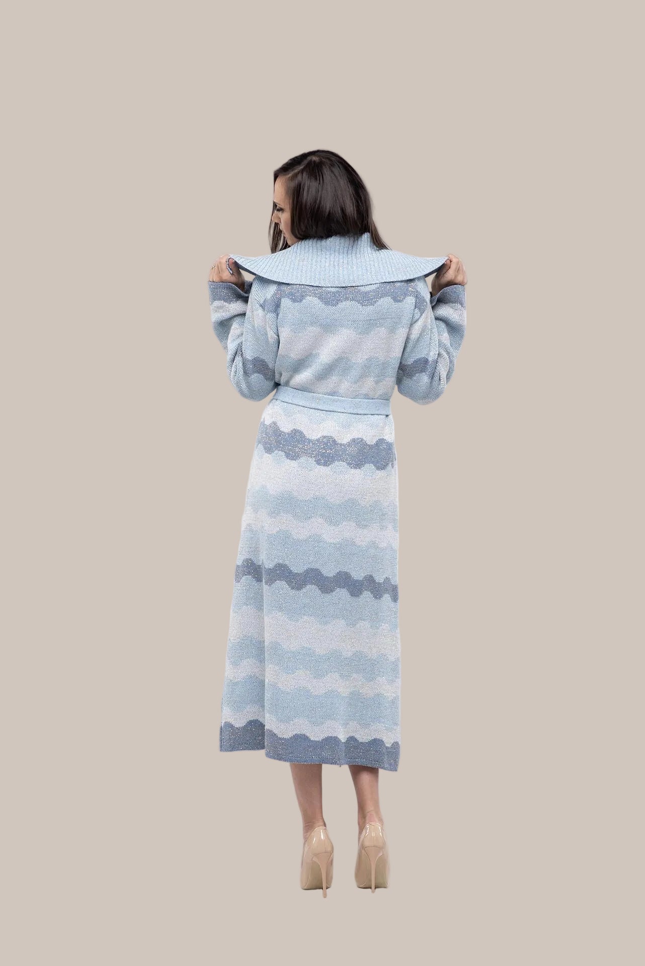 Дълга жилетка в светлосиньо с ламе