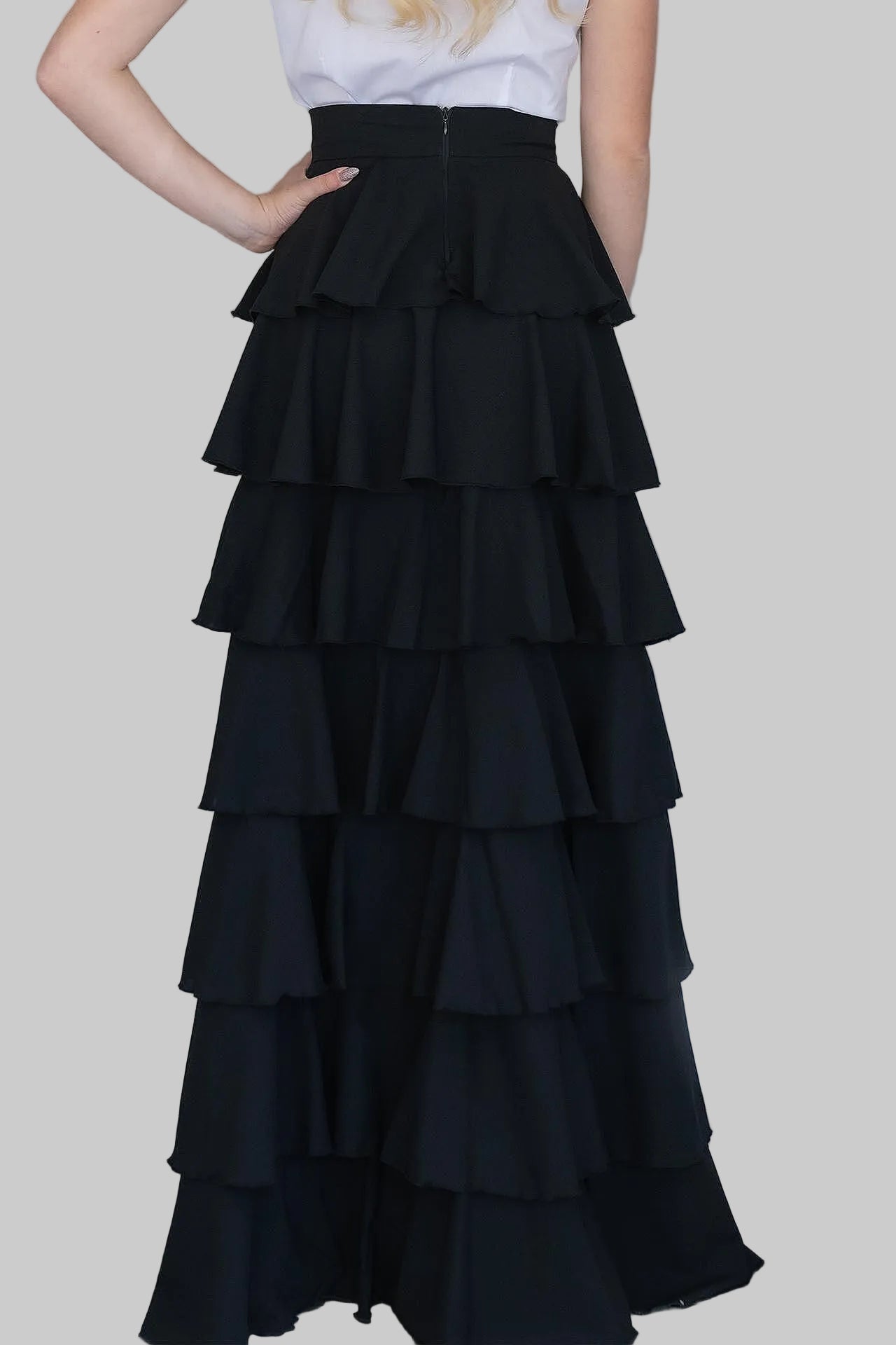 Черна пола с волани 