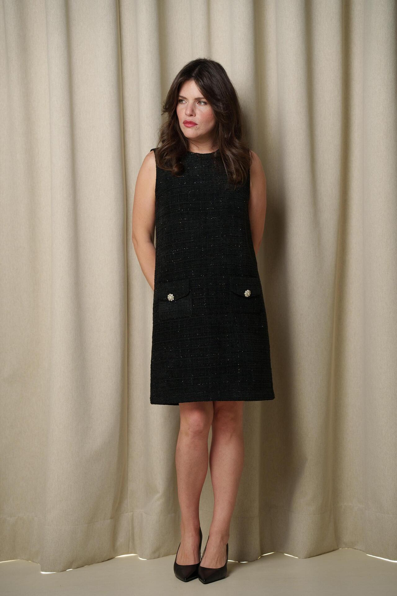 Черна рокля от букле