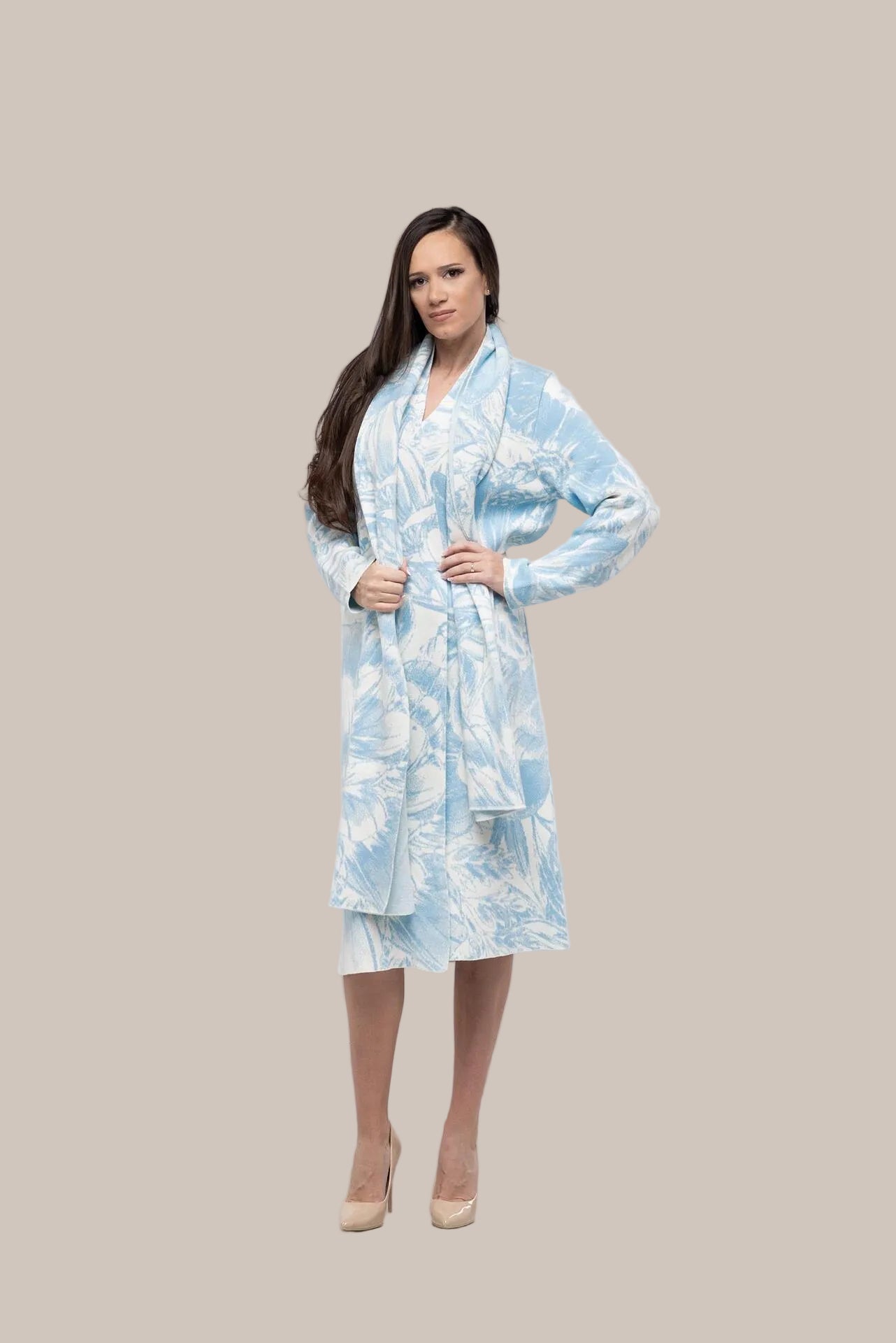 Дълга флорална жилетка в светлосиньо