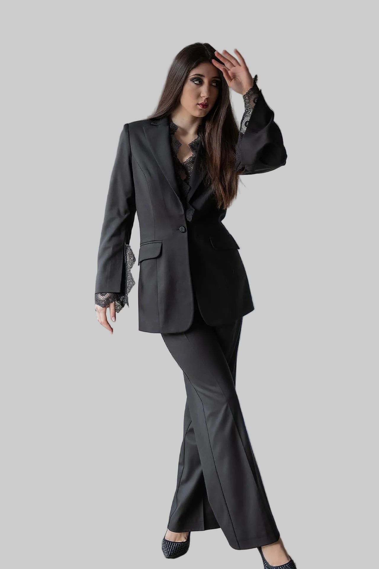 Дамски черен костюм 