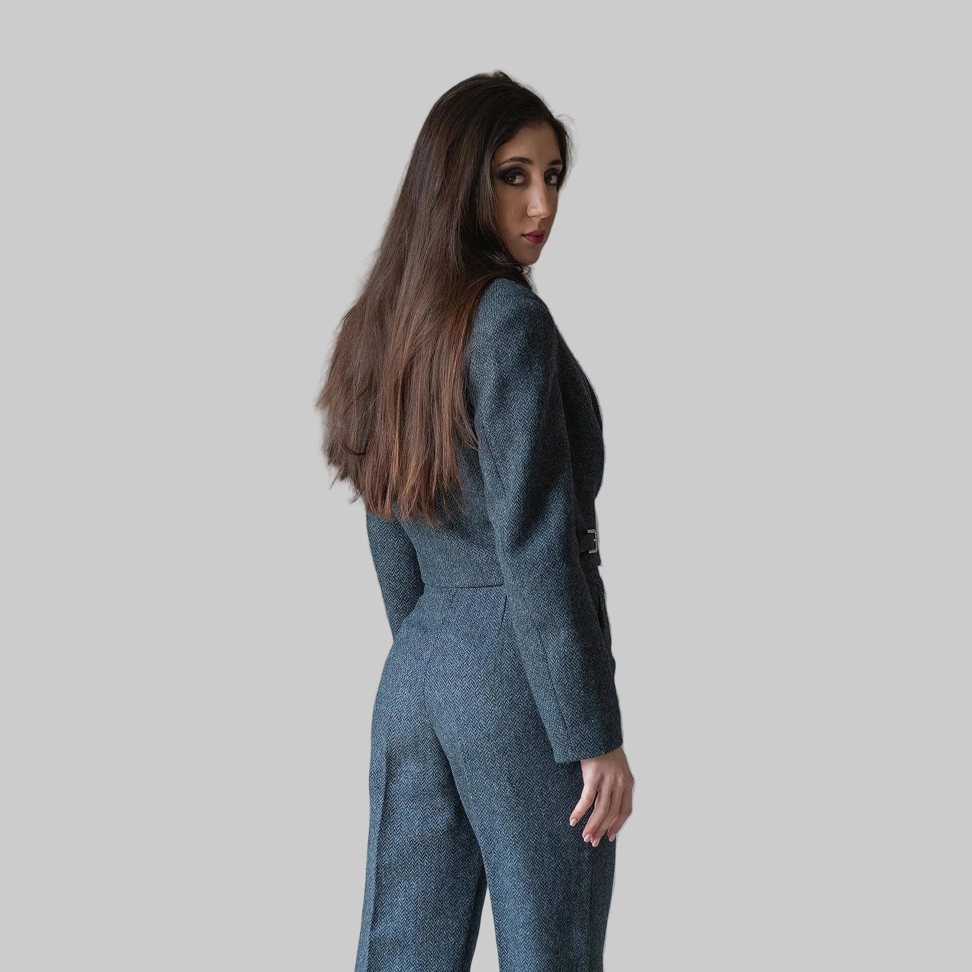 Дамски костюм от вълна 