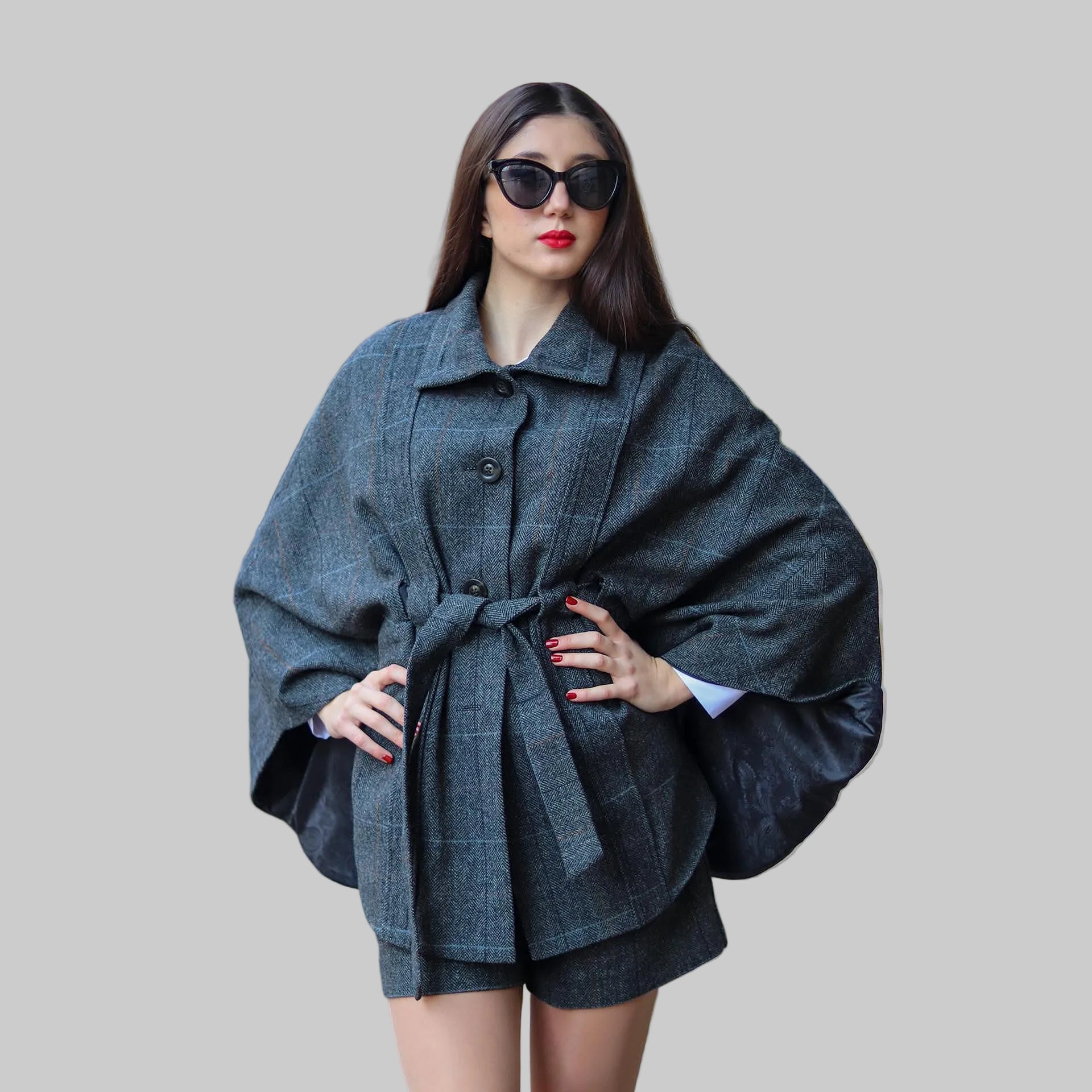 Дамско пончо в сиво каре 