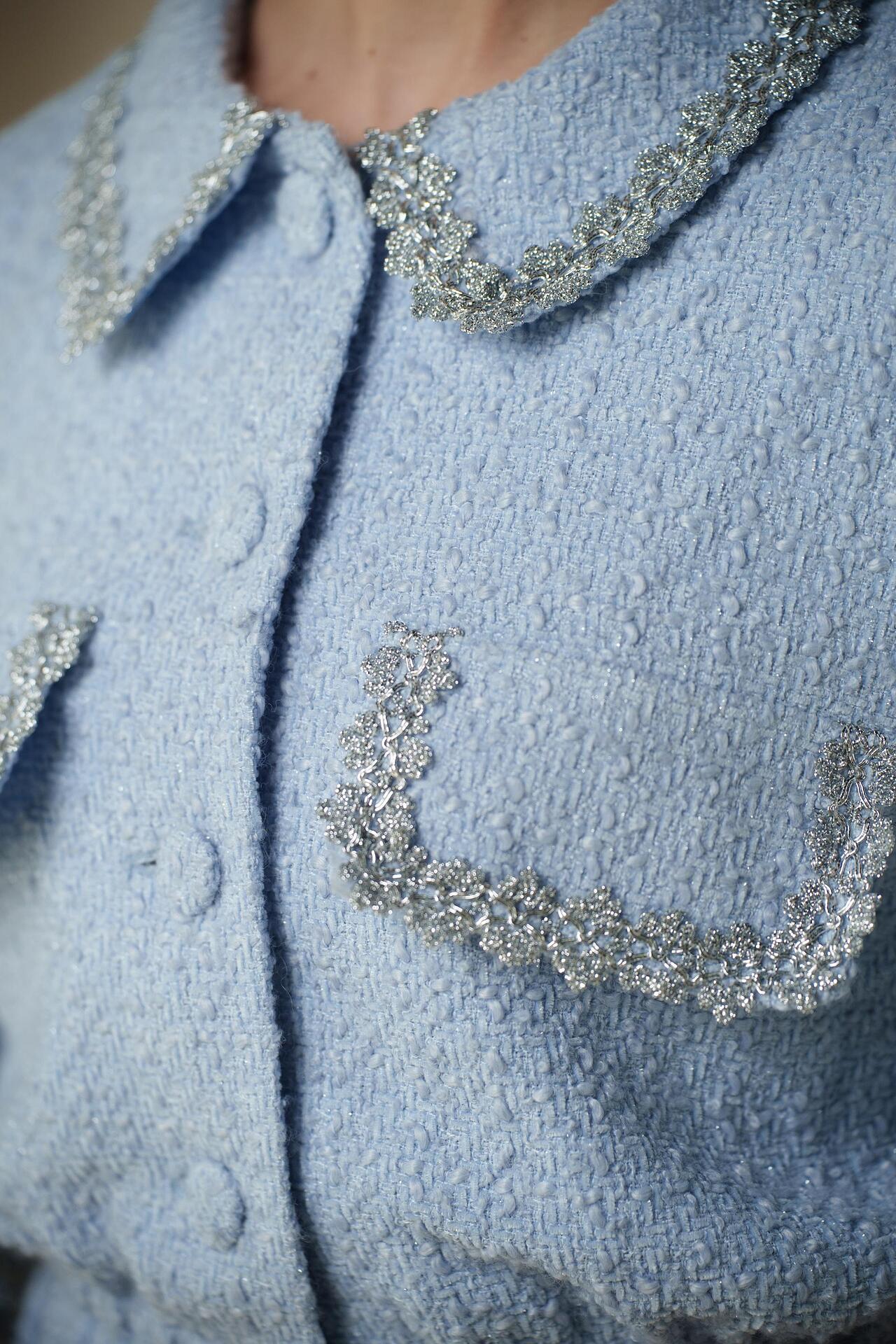 Къса рокля от светлосиньо букле