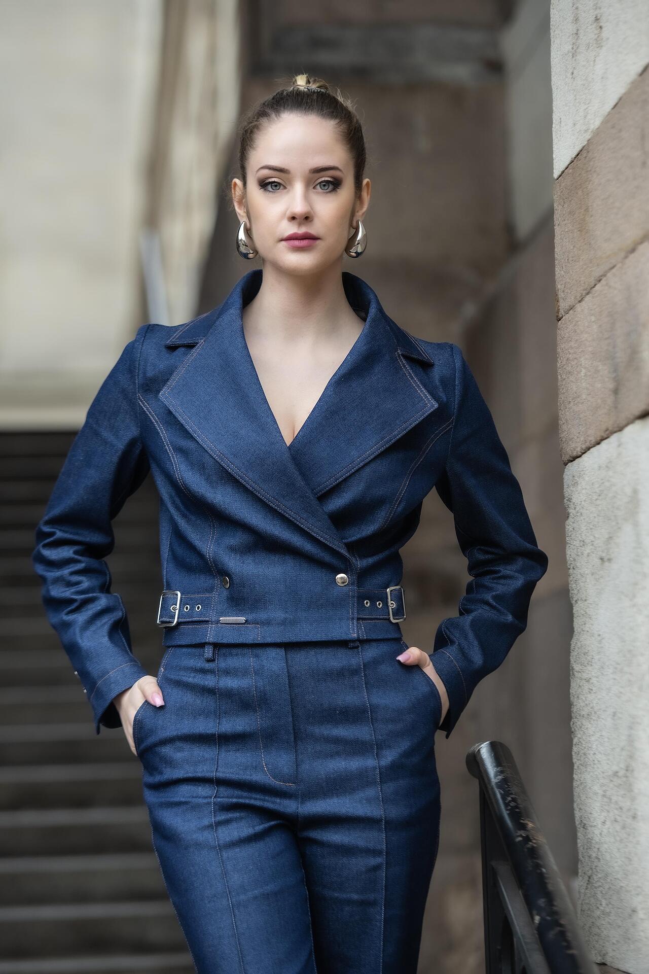 Дамски дънков костюм 