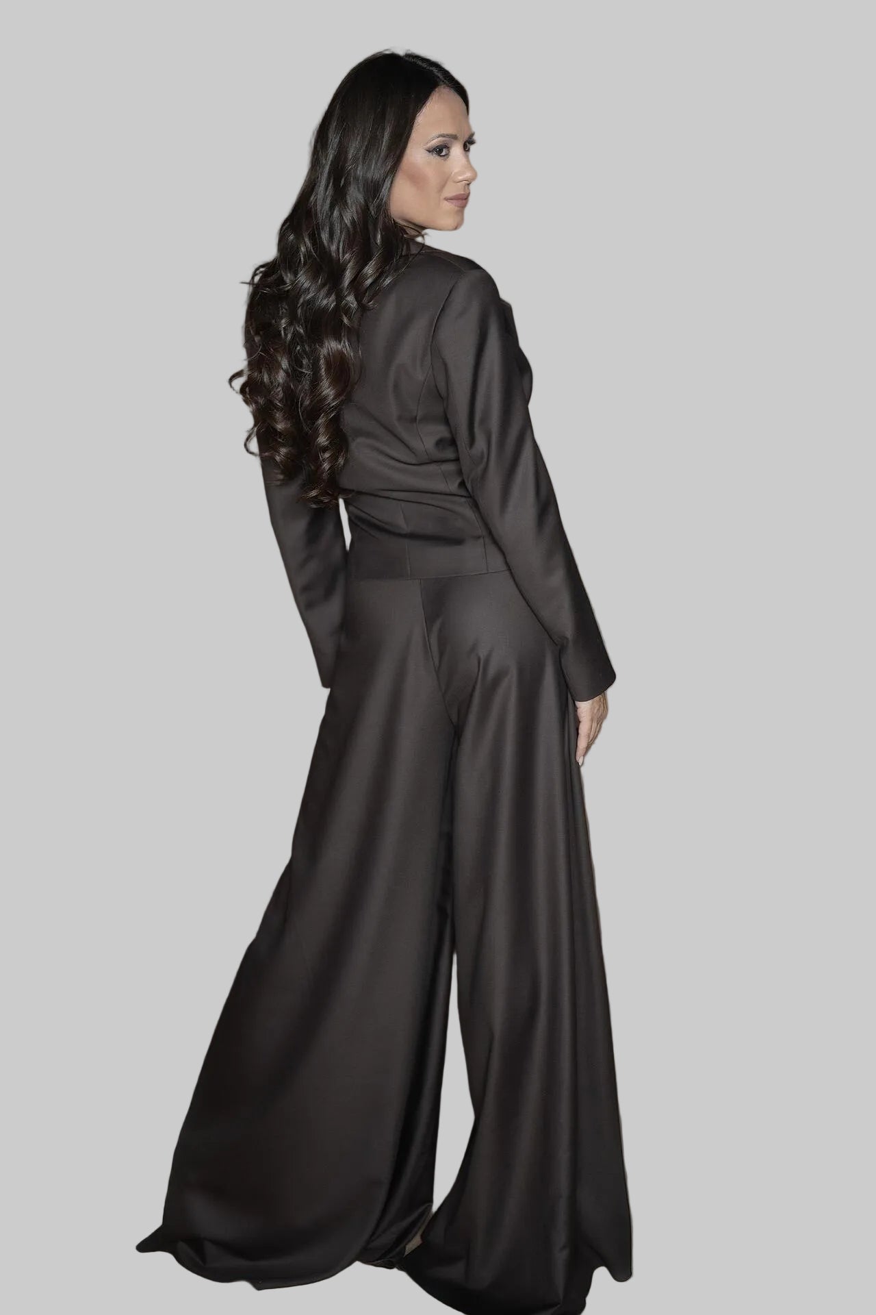 Елегантен кафяв костюм 