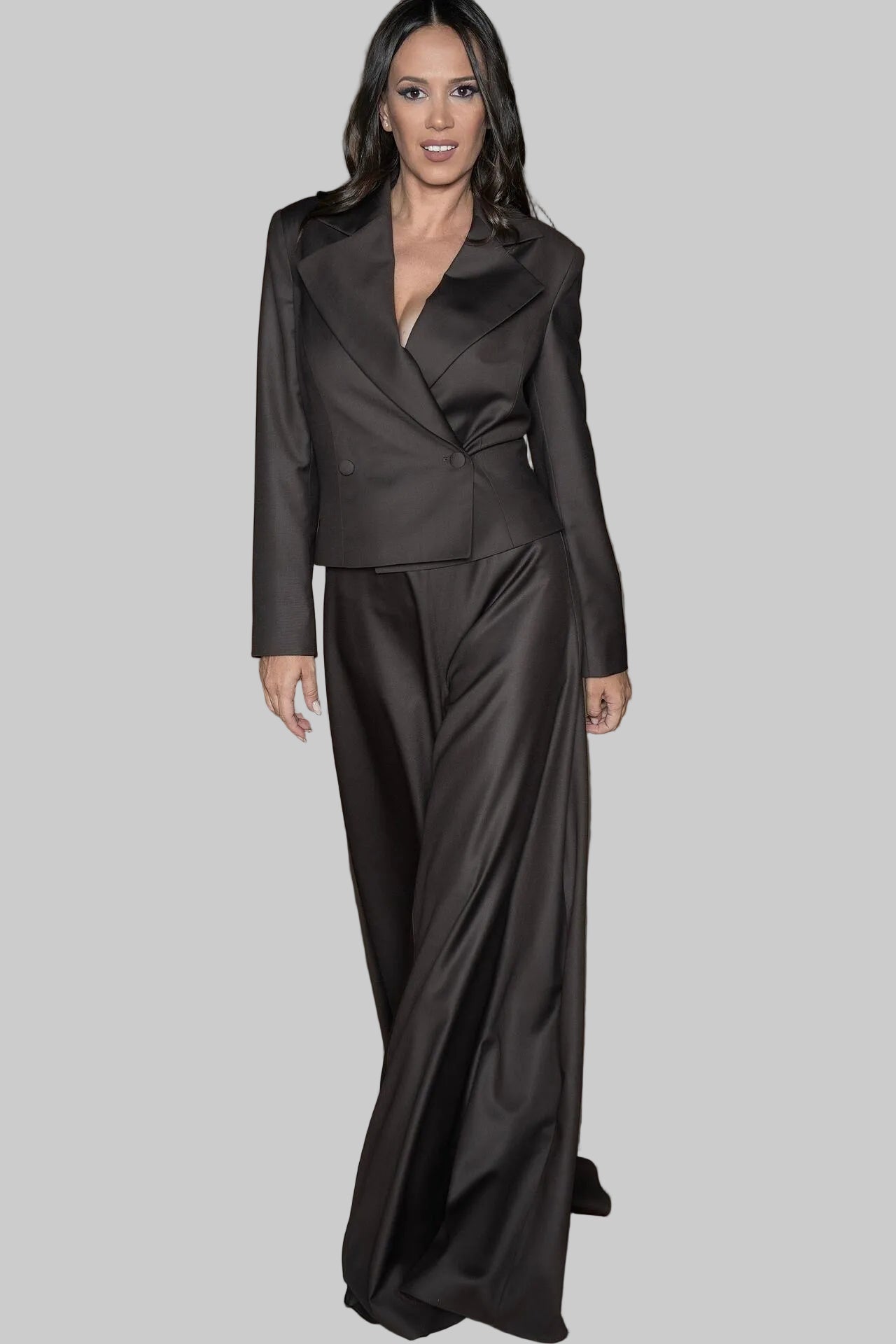 Елегантен кафяв костюм 