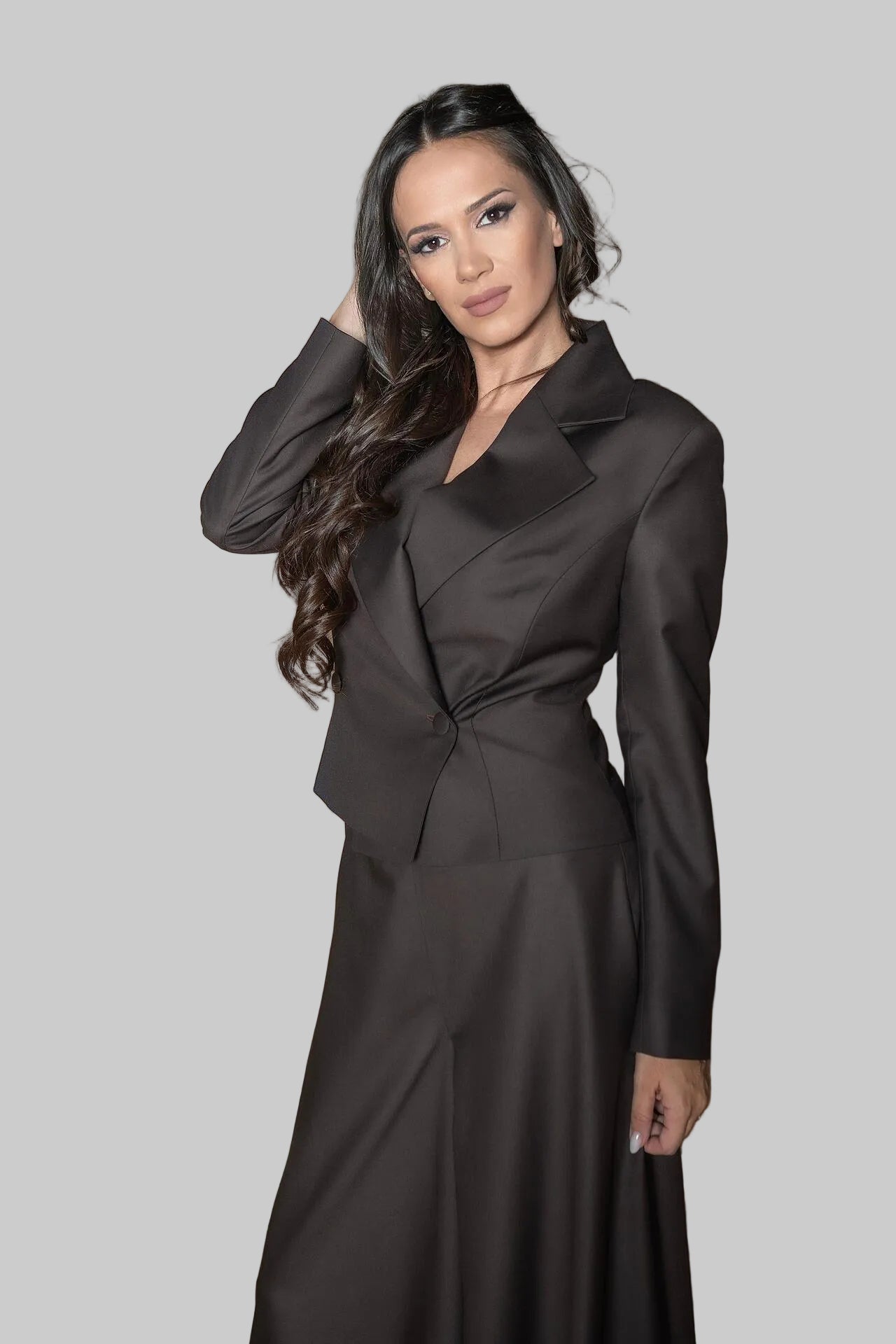 Елегантен кафяв костюм 