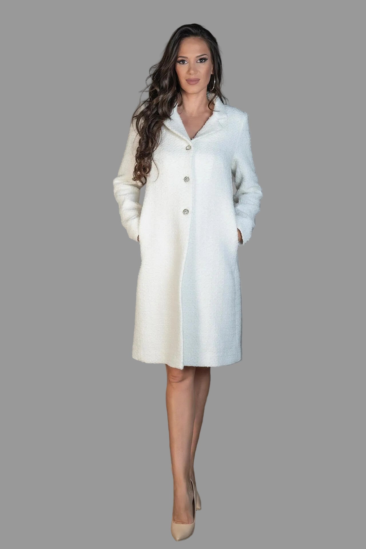 Бяло палто от букле