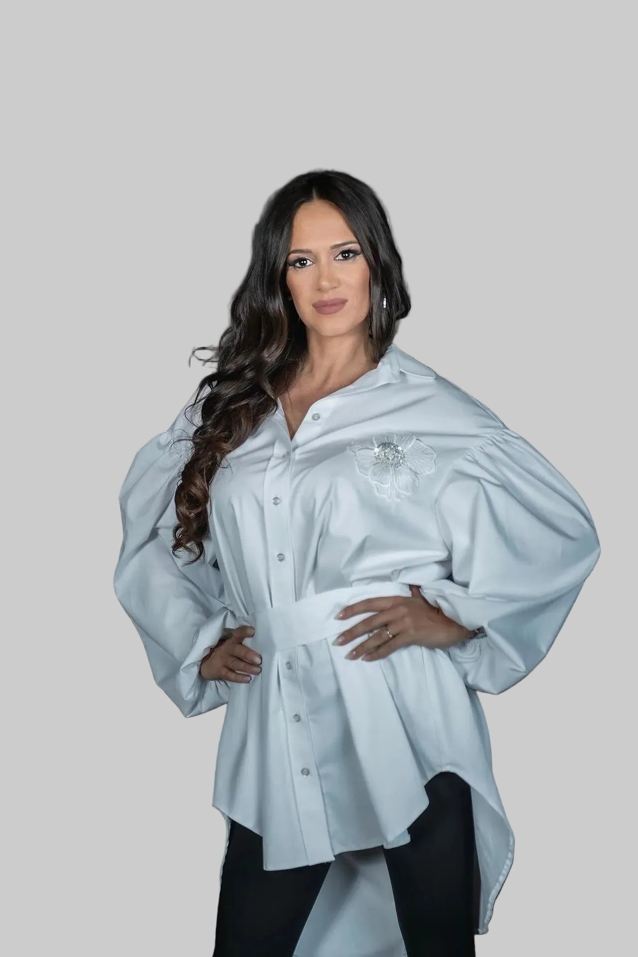 Бяла асиметрична риза