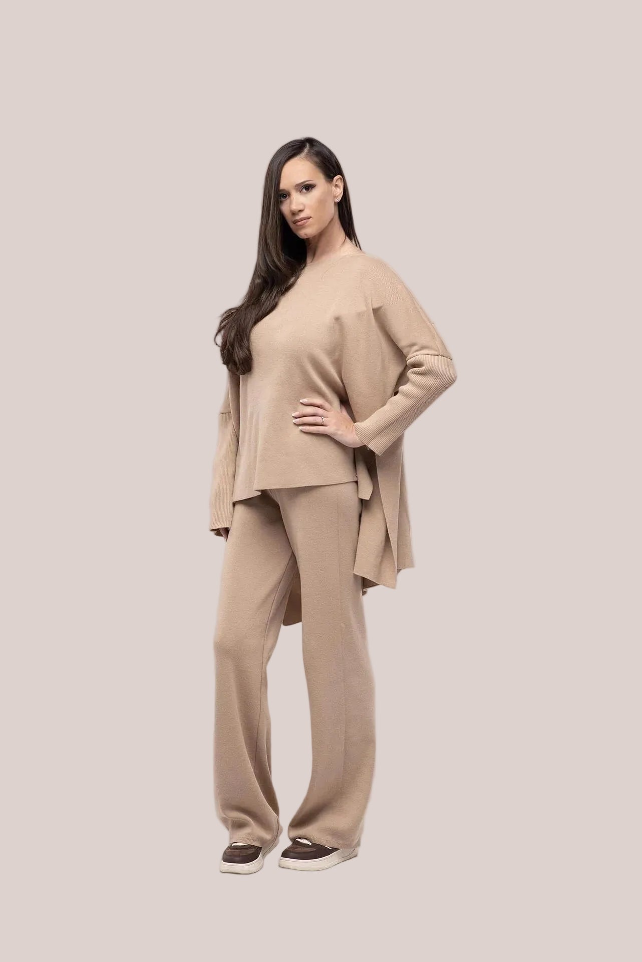 Сет от топ и панталон в бежово